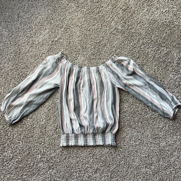 Aeropostale XS Off-The-Shoulder Top; White, Gray, Blush Pink - Picture 1 of 3